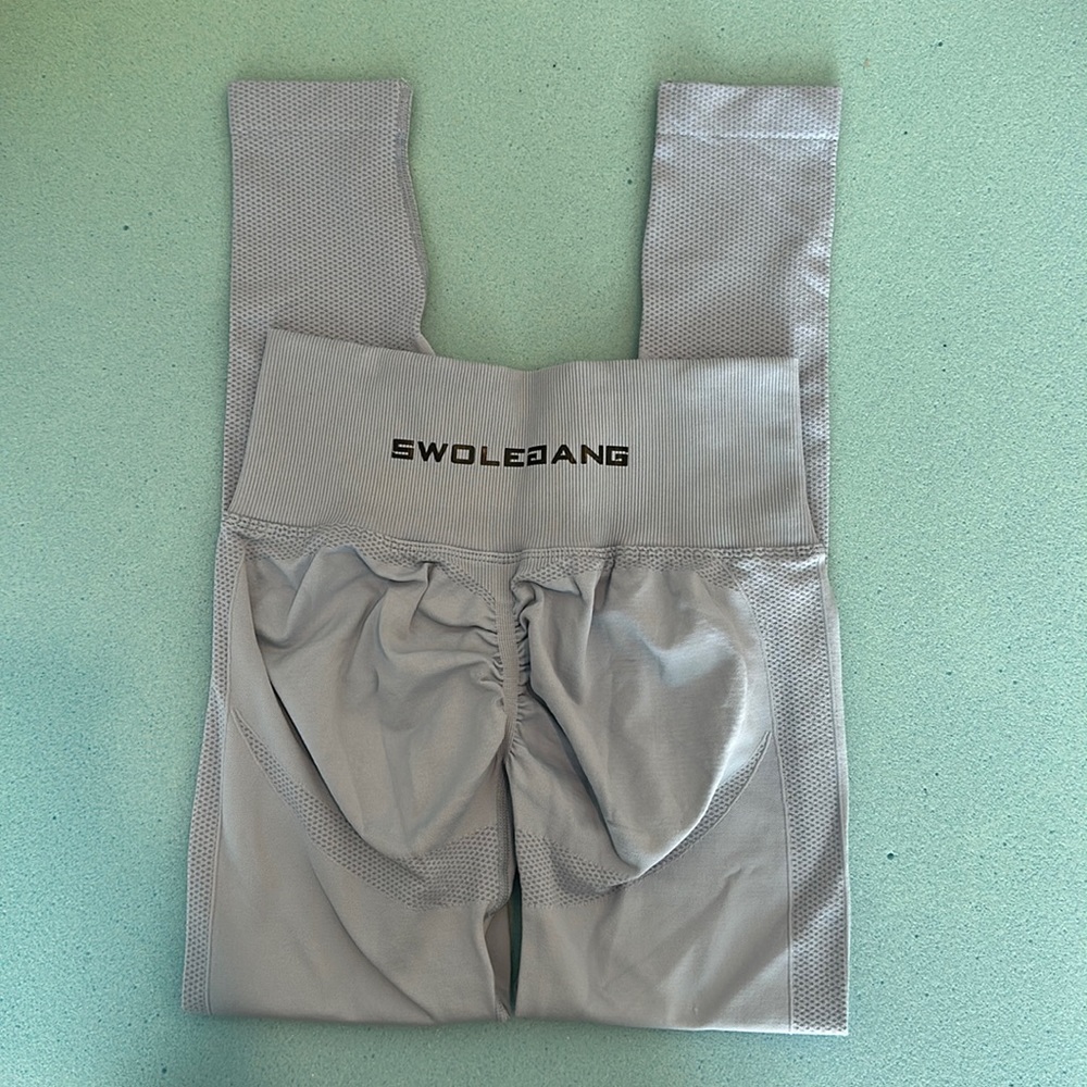 Swolegang scrunch bum leggings